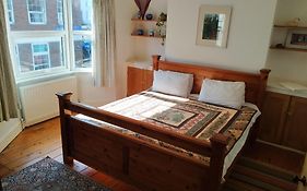 Spacious 2 Bed Maisonette Near Town, That Sleeps 6