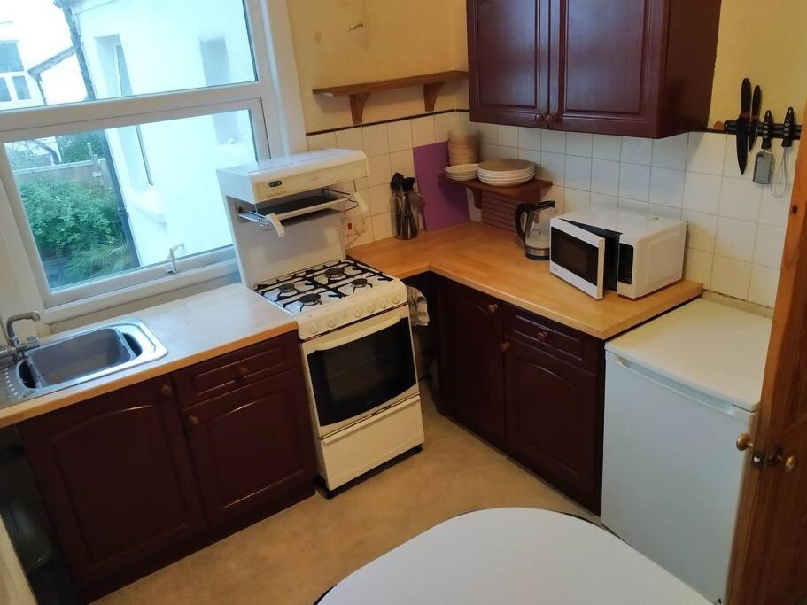 Spacious 2 Bed Maisonette Near Town, That Sleeps 6 Hove Extérieur photo